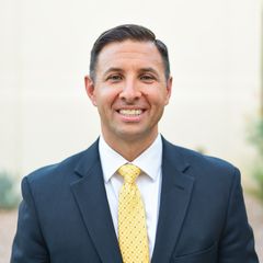 Andrew Hoyt headshot