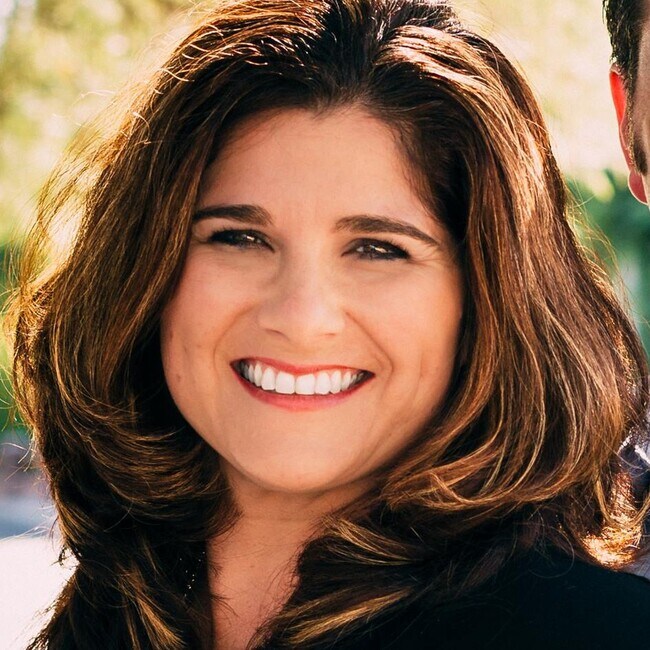 Shelley Thompson headshot