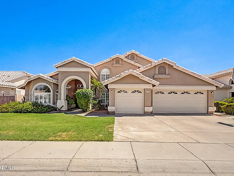 5721 W Mariposa Grande Ln, Glendale AZ 85310 — photo 1 — Best Home On Tour, Glendale, AZ 85308 (July 15, 2026)