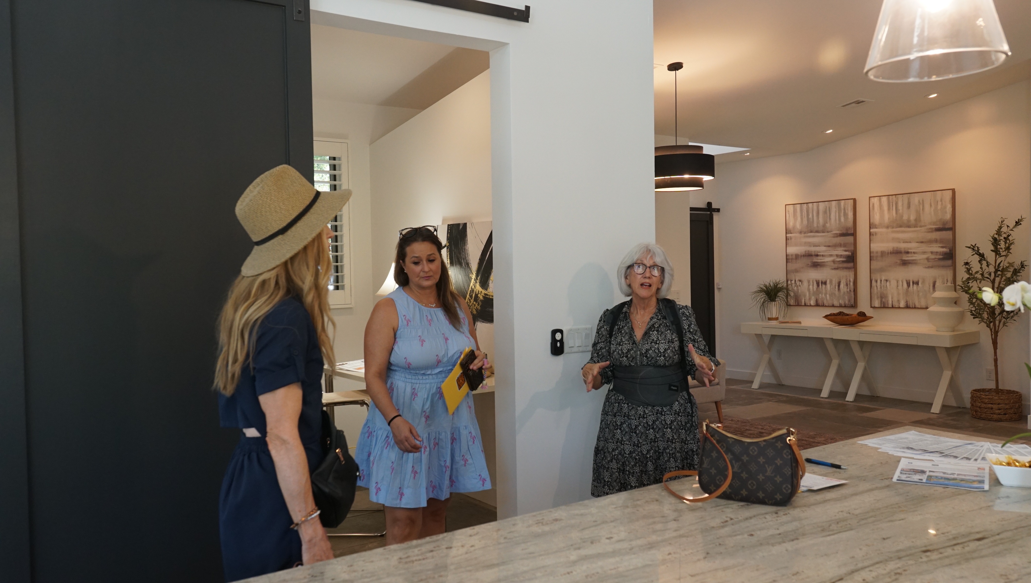 3230 E Colter St, Phoenix AZ 85018 — photo 4 — Best Home On Tour, Phoenix, AZ 85016 (August 19, 2026)